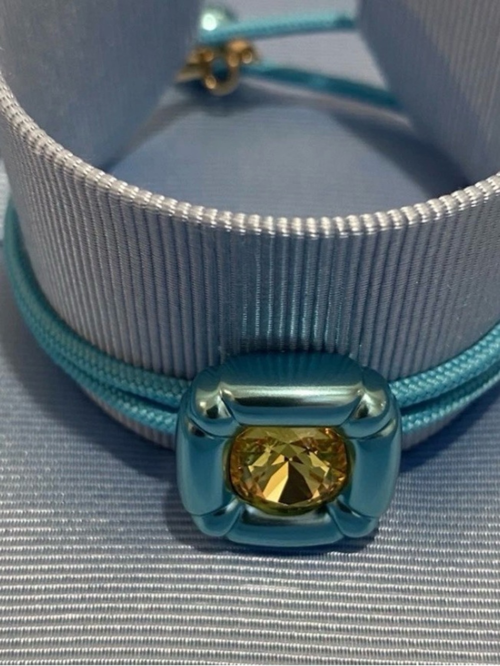 Authentic WOMENS Swarovski 5601586 Choker Necklace BLUE WITH YELLOW NEW IN BOX - Picture 4 of 4